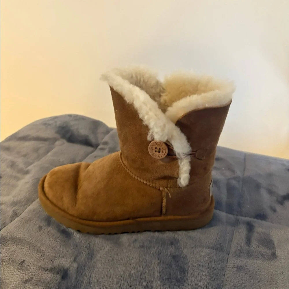Girls Uggs Boots Size 3 - Picture 1 of 7